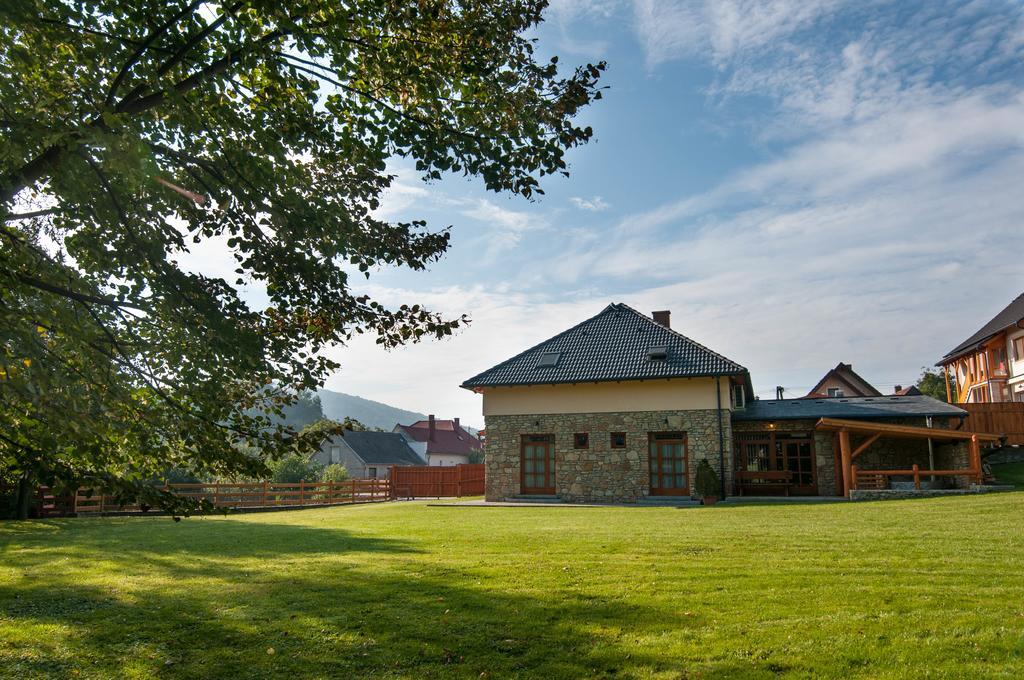 Bed and Breakfast Kakukk Vendeglo Panzio Bánd Zewnętrze zdjęcie
